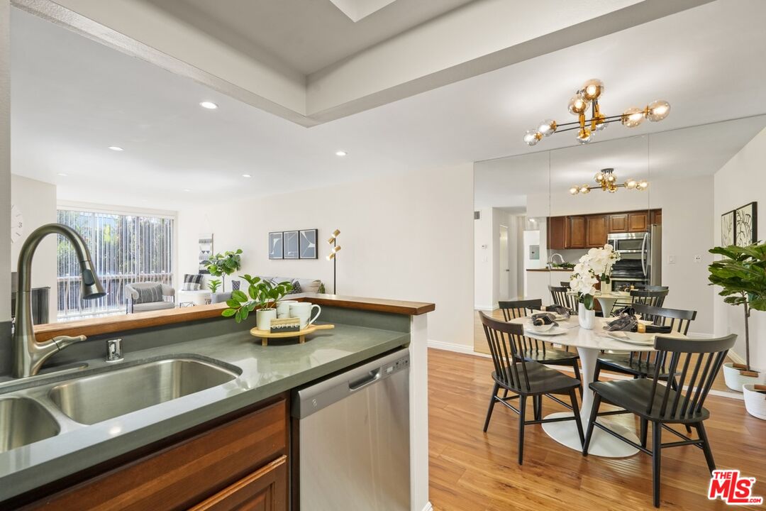 12720 Burbank Blvd Unit: 114