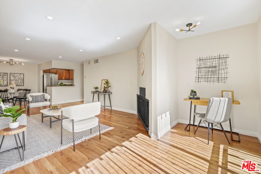 12720 Burbank Blvd Unit: 114