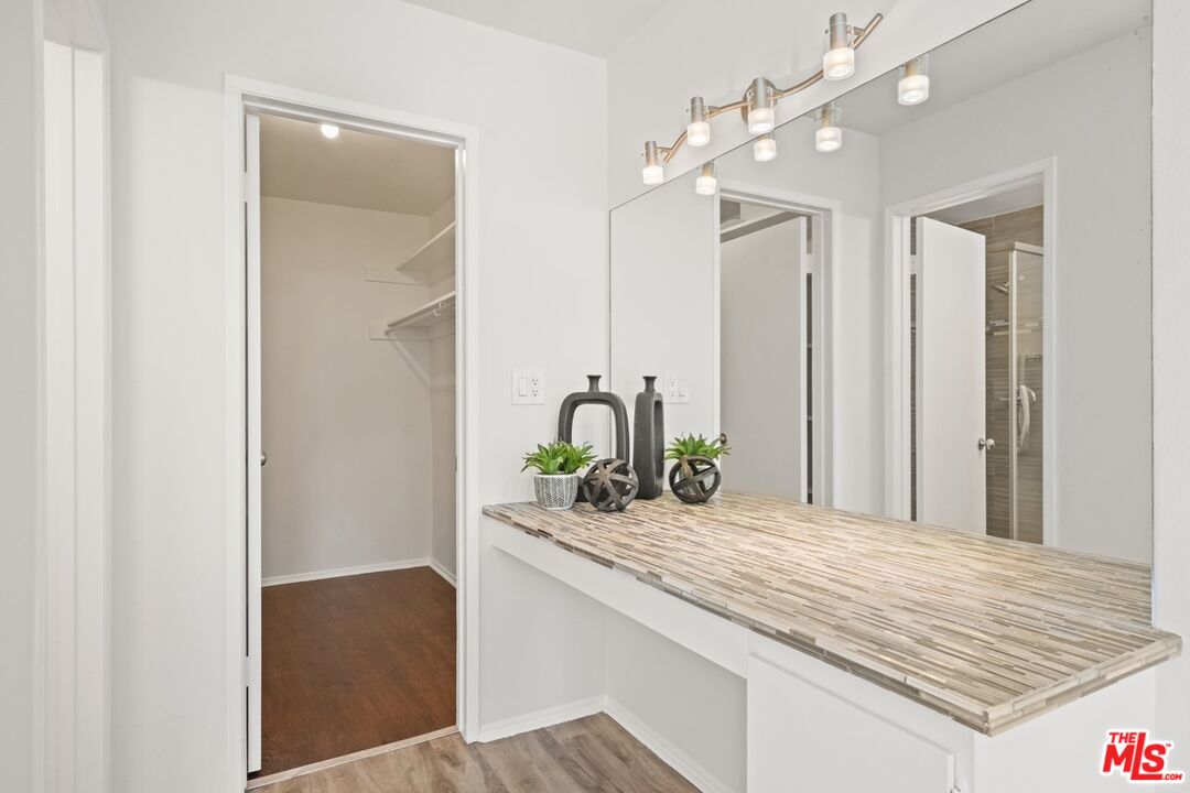 12720 Burbank Blvd Unit: 114