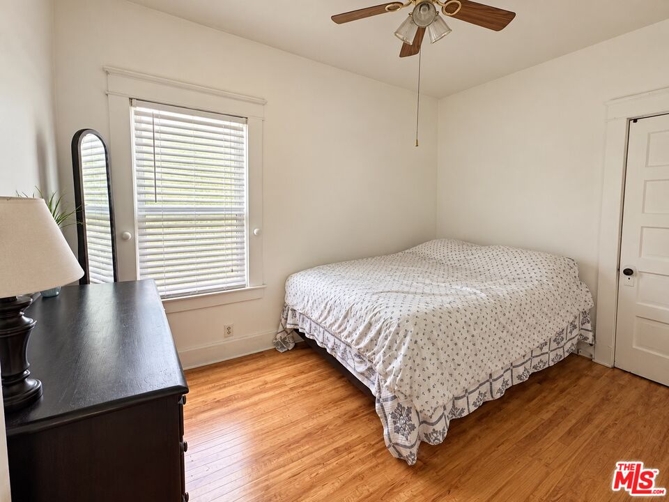 1528 W 36th St