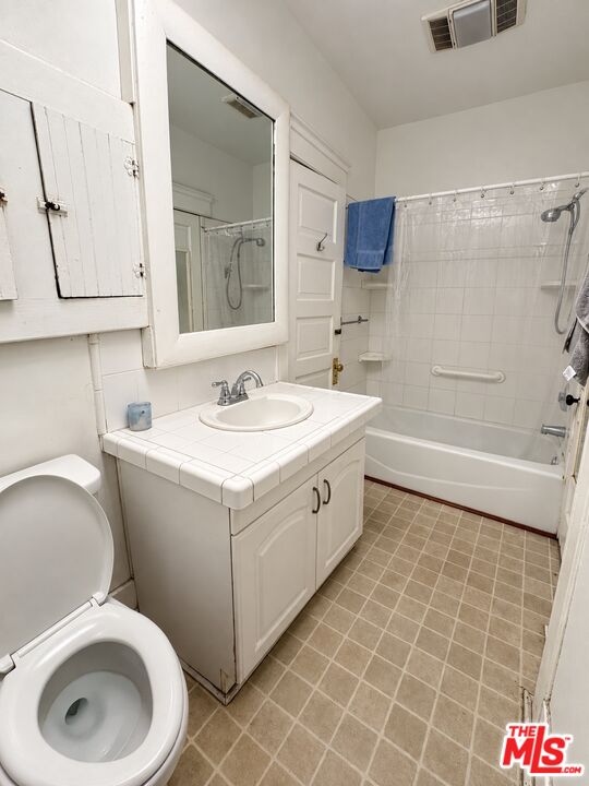 1528 W 36th St