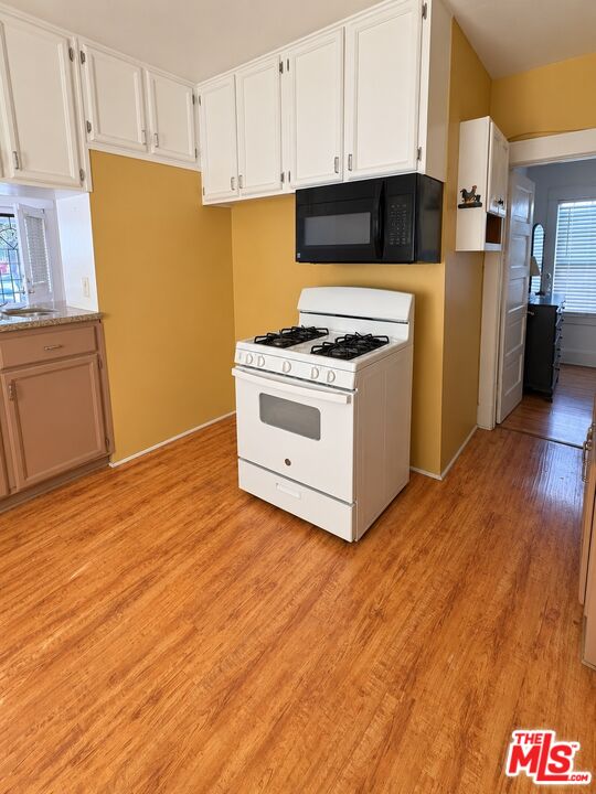 1528 W 36th St