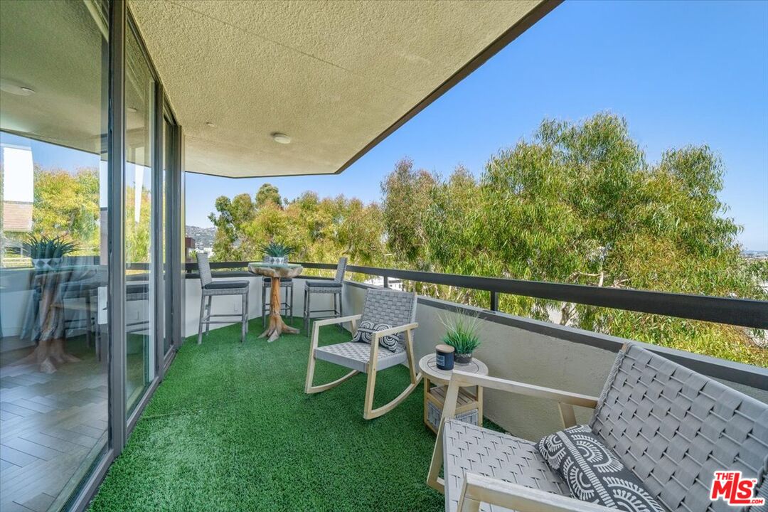 300 N Swall Dr Unit: 452