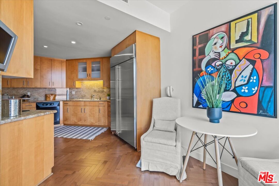 300 N Swall Dr Unit: 452