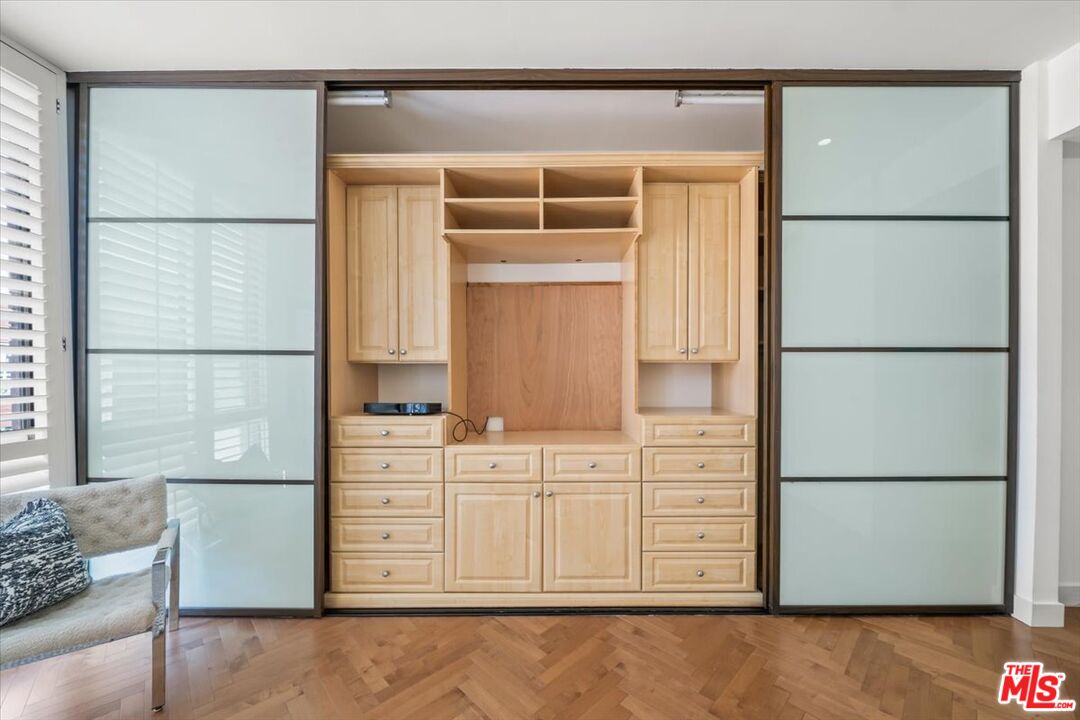 300 N Swall Dr Unit: 452