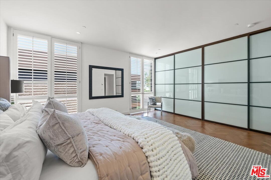 300 N Swall Dr Unit: 452