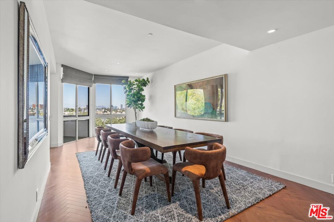 300 N Swall Dr Unit: 452