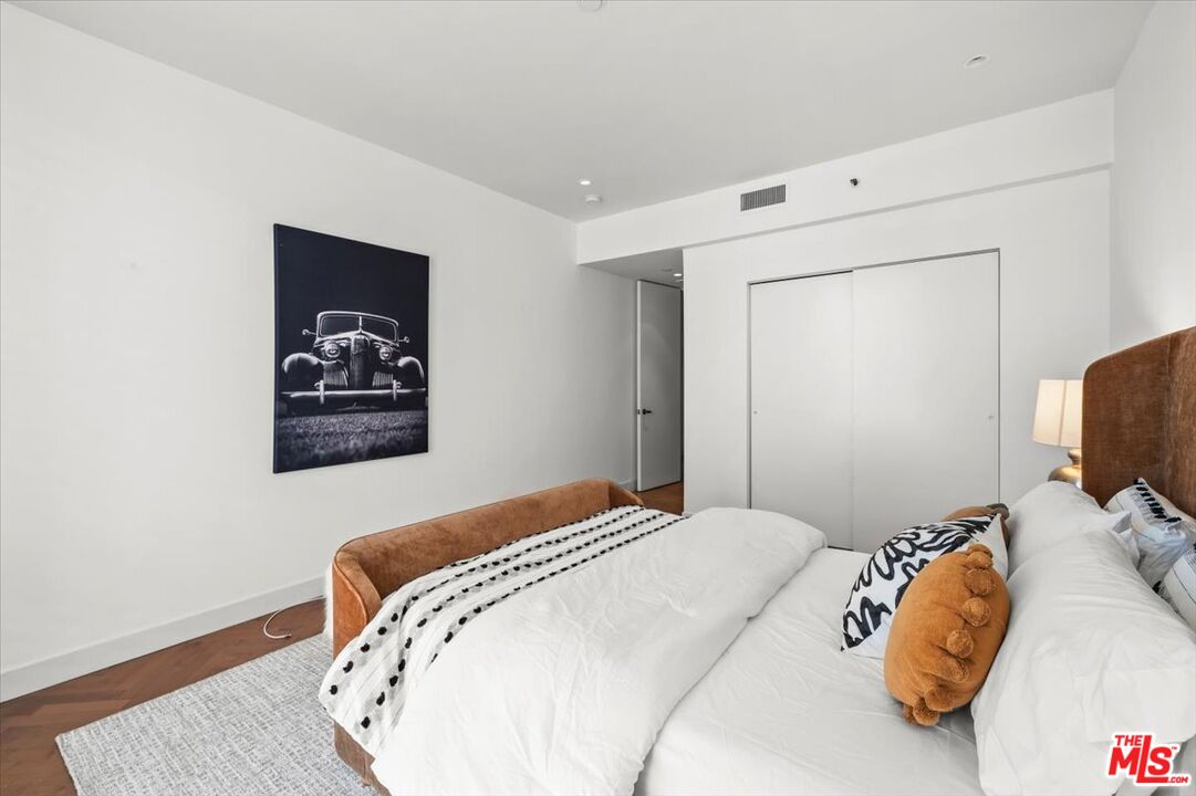 300 N Swall Dr Unit: 452