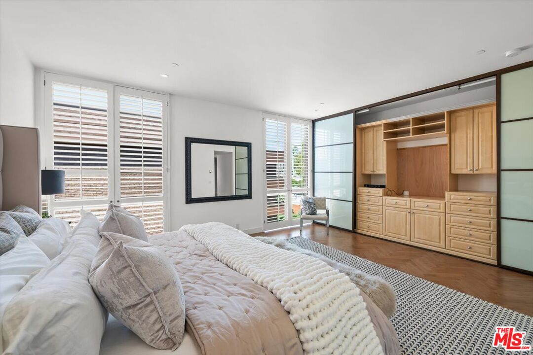 300 N Swall Dr Unit: 452