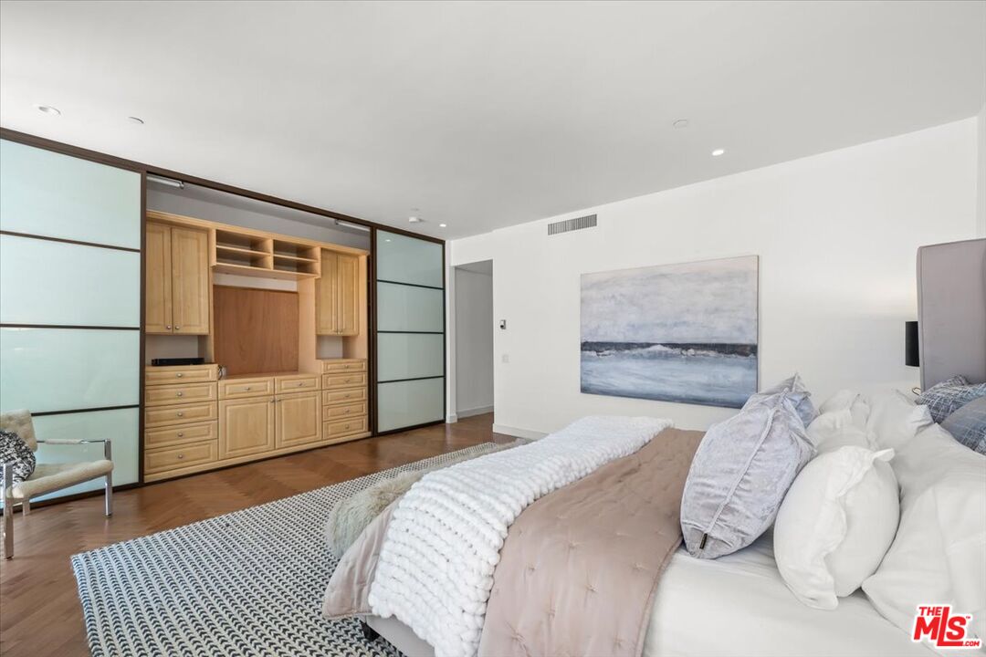 300 N Swall Dr Unit: 452