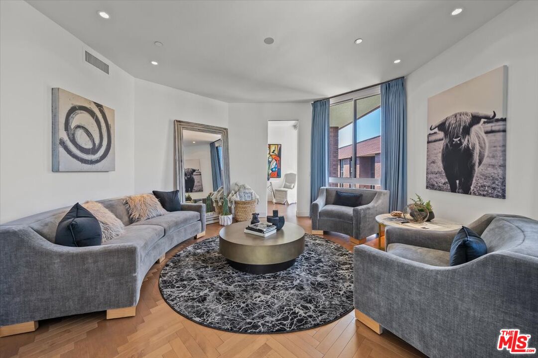 300 N Swall Dr Unit: 452