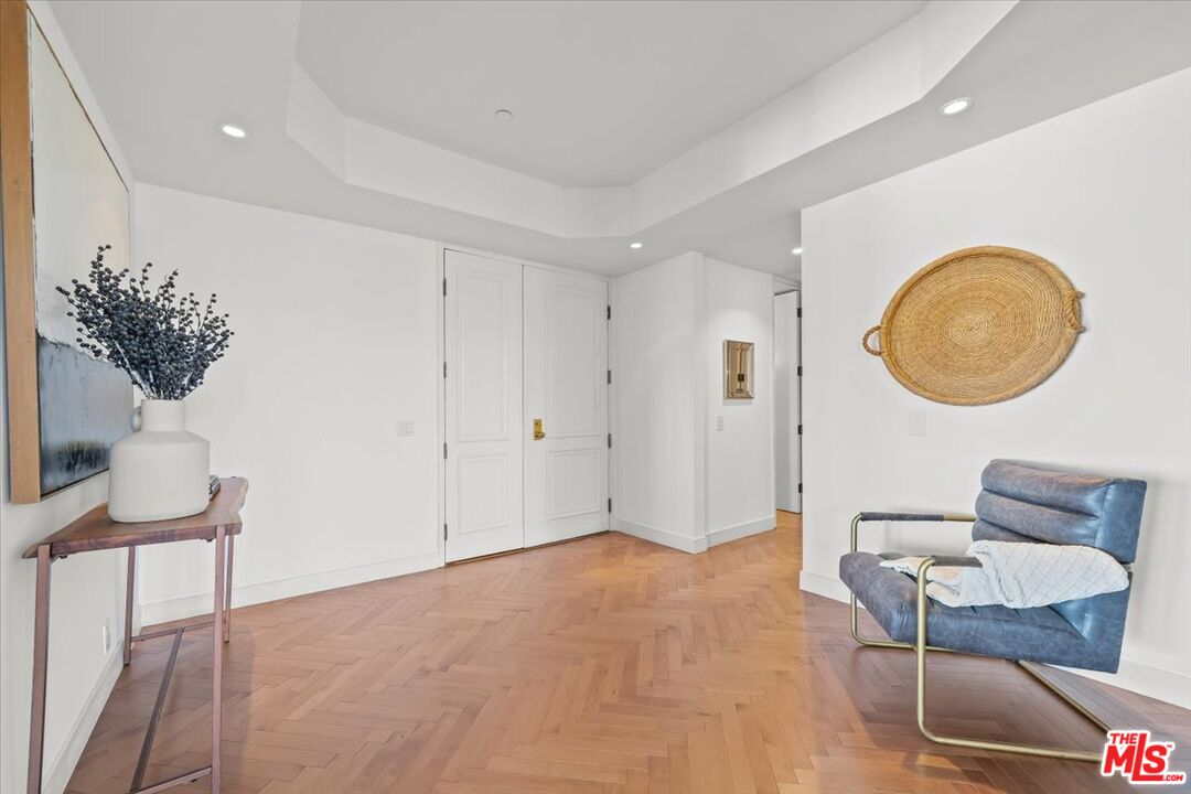 300 N Swall Dr Unit: 452