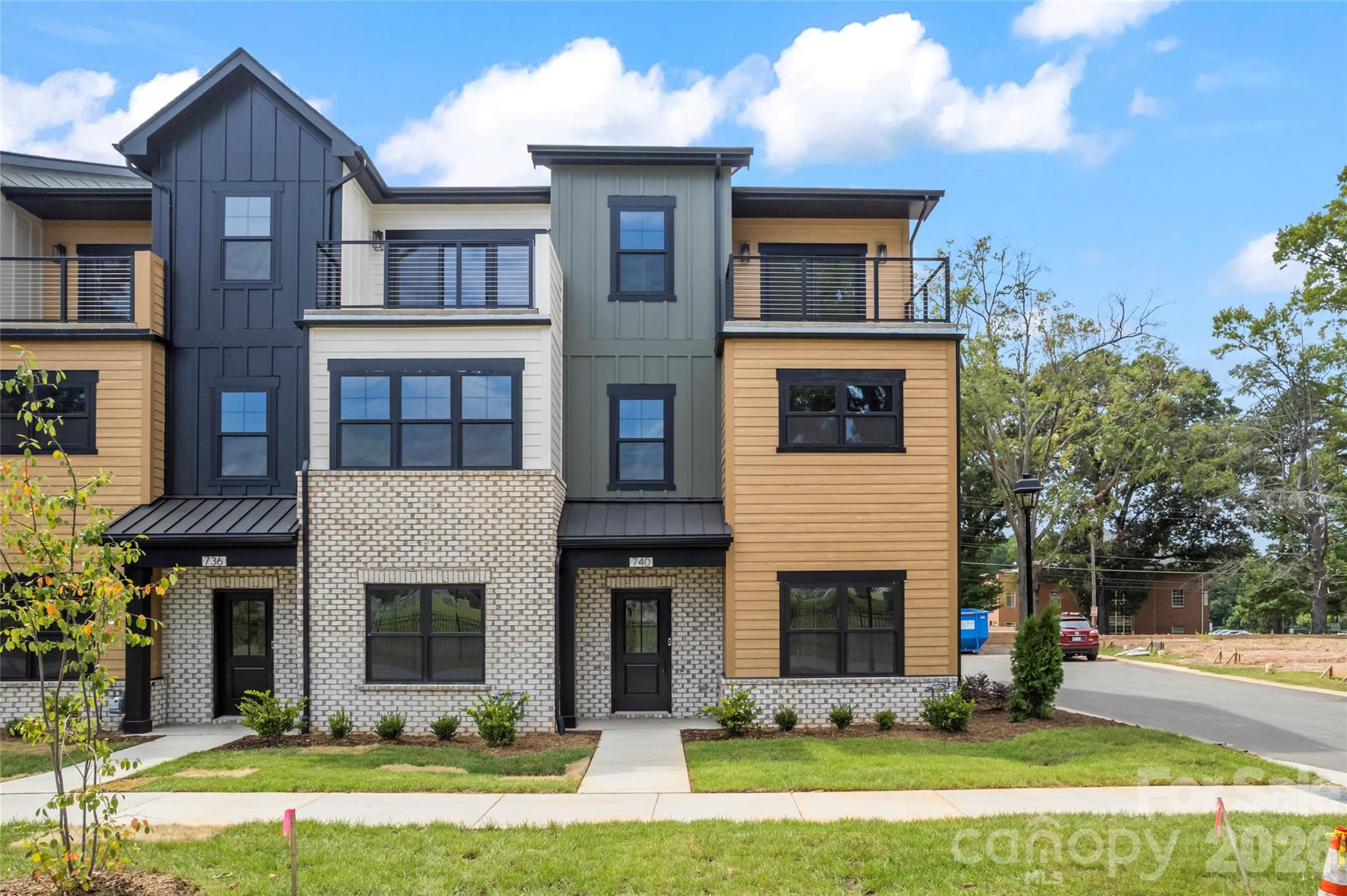 740 Falling Oak Alley Unit: 24
