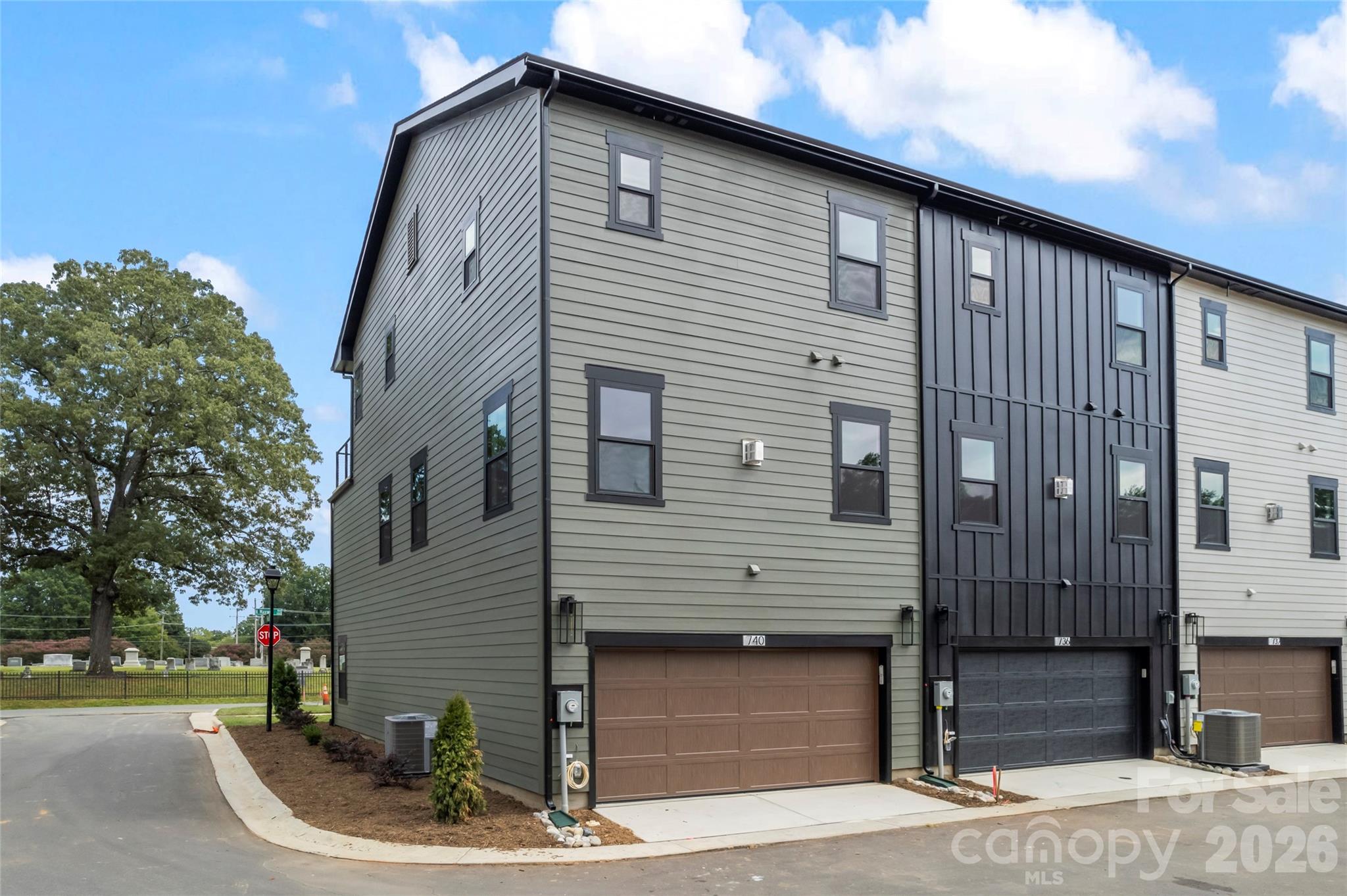 740 Falling Oak Alley Unit: 24