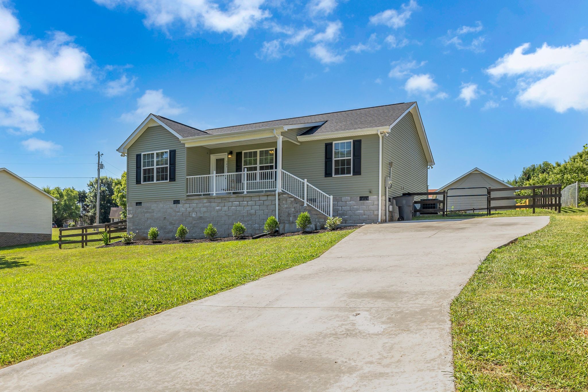 165 Duck Hawk Dr