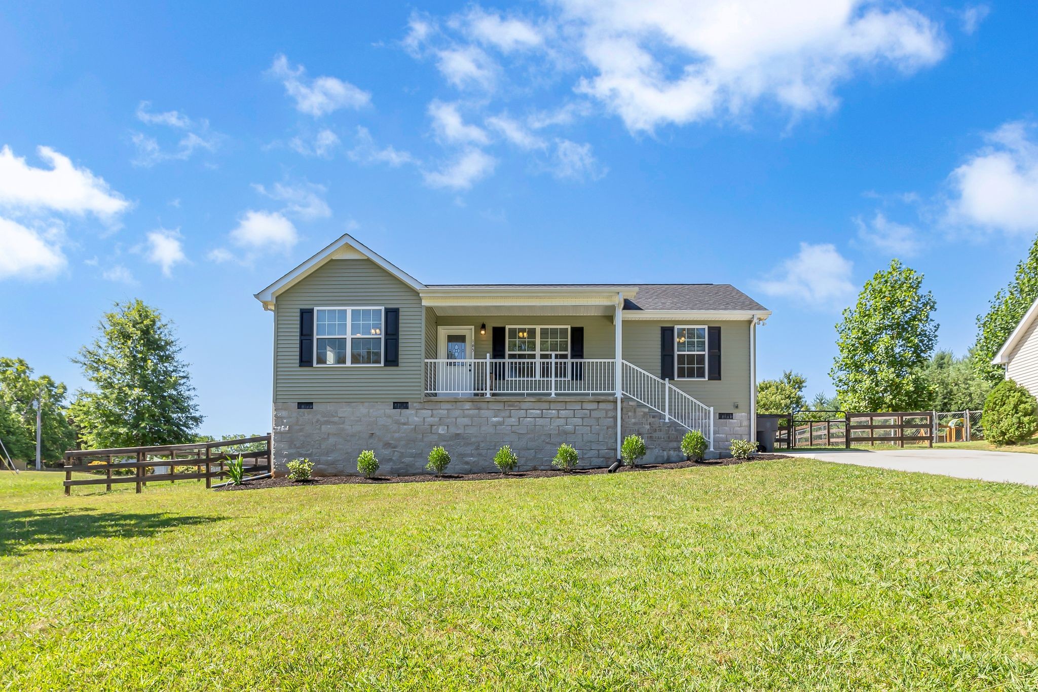 165 Duck Hawk Dr