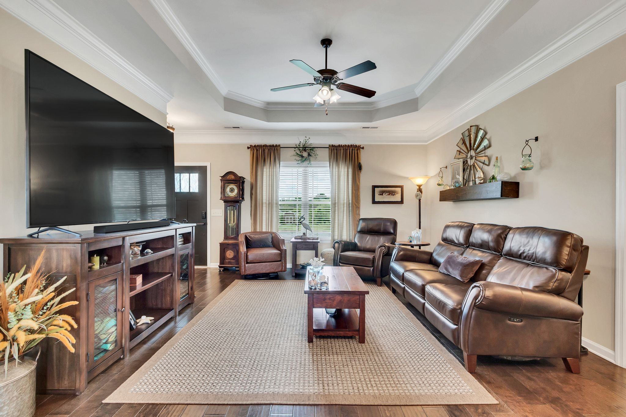 2702 Rushmore Dr