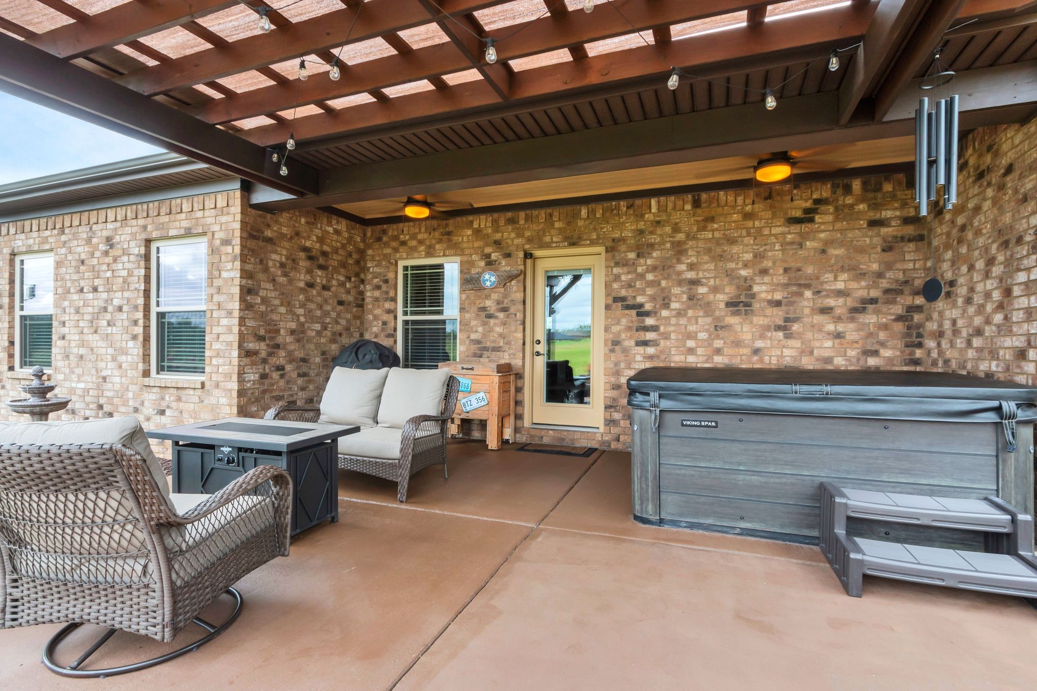 2702 Rushmore Dr