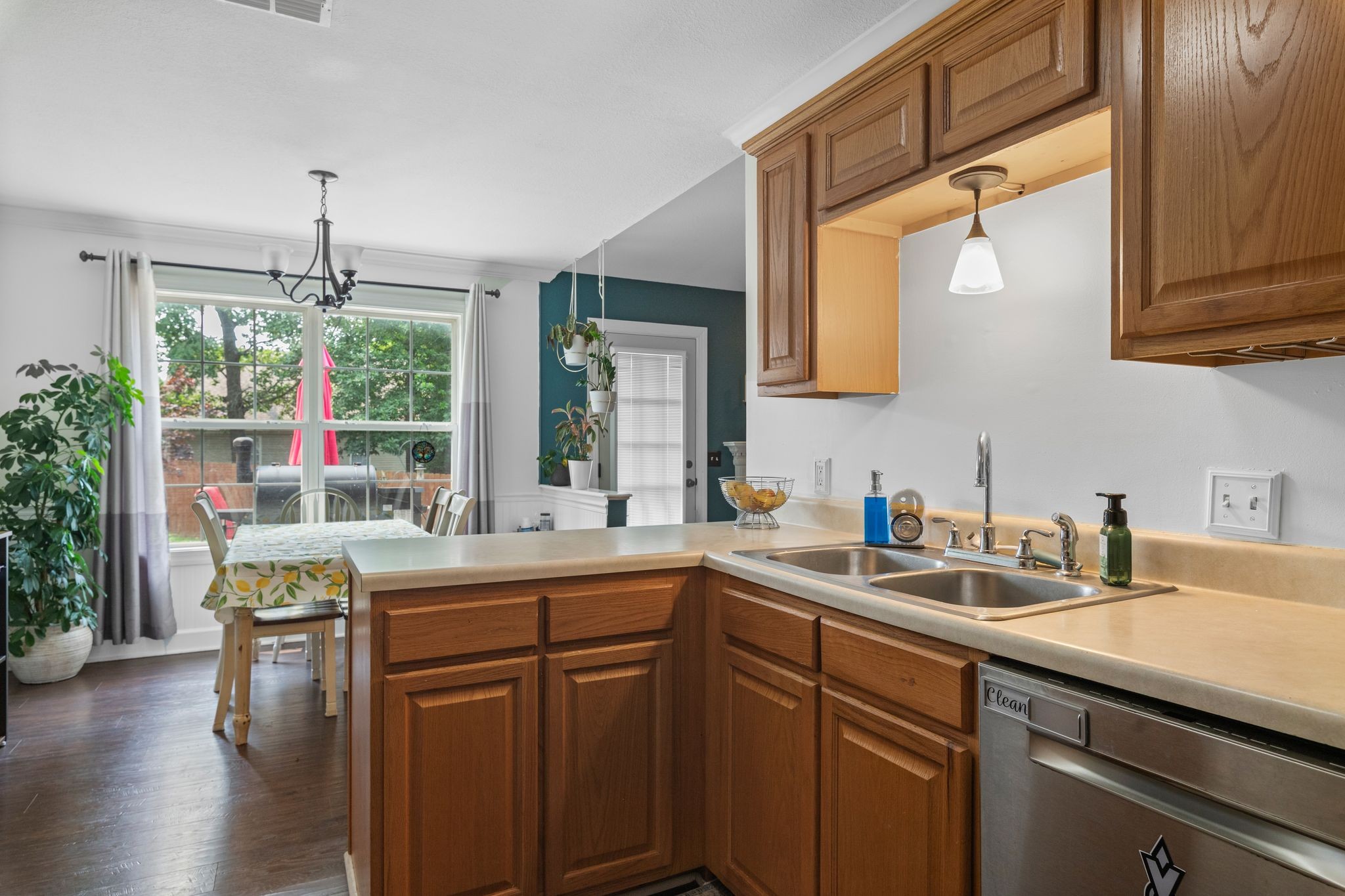 917 Lavergne Ln