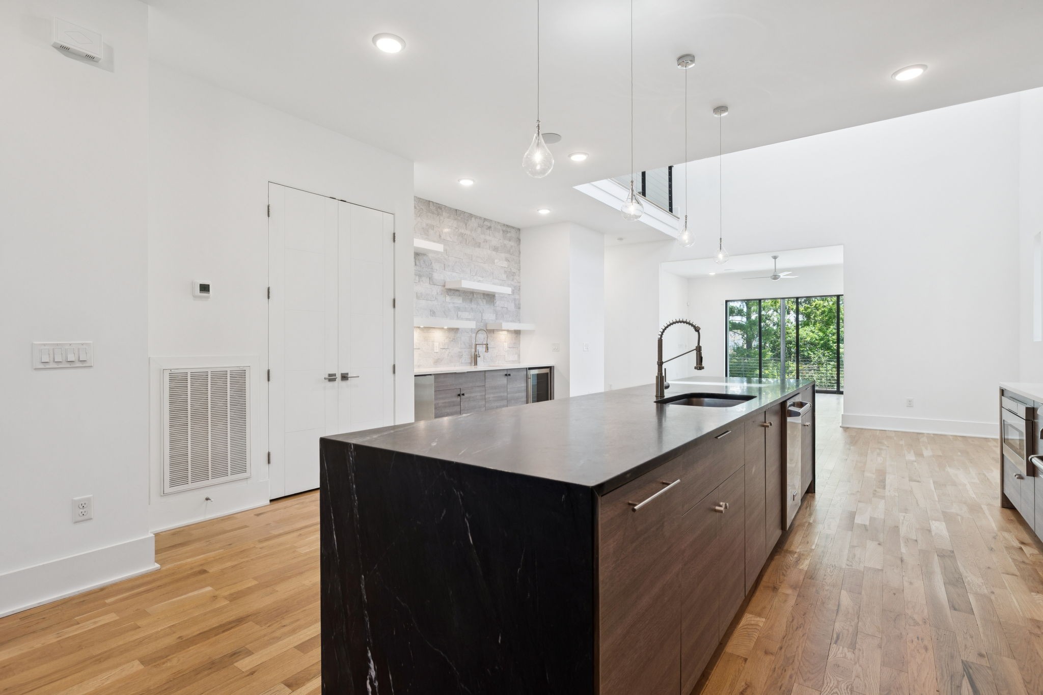 4506B Belmont Park Ter