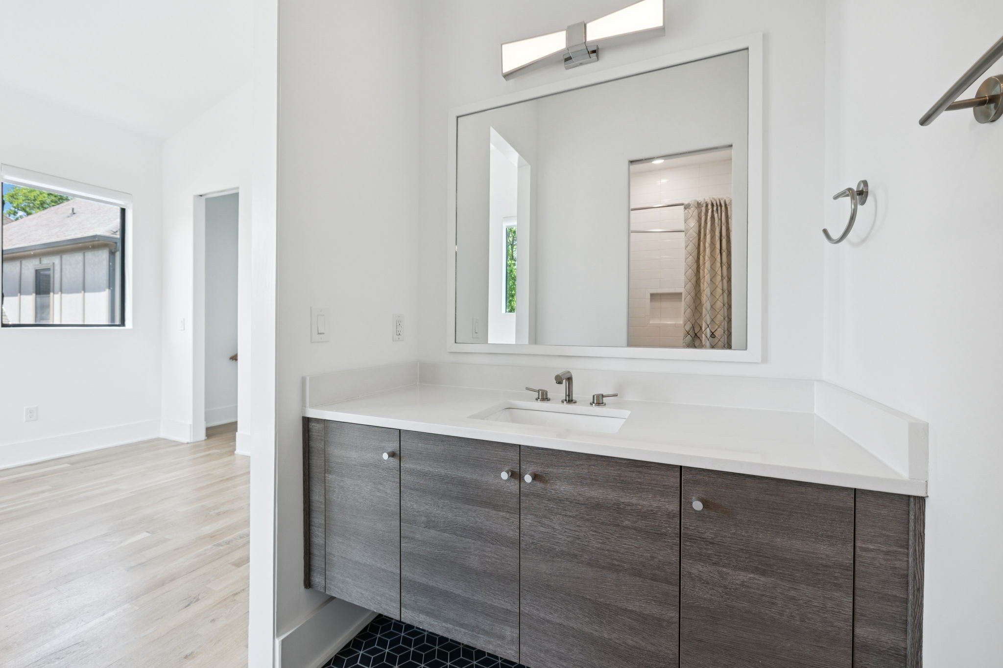 4506B Belmont Park Ter