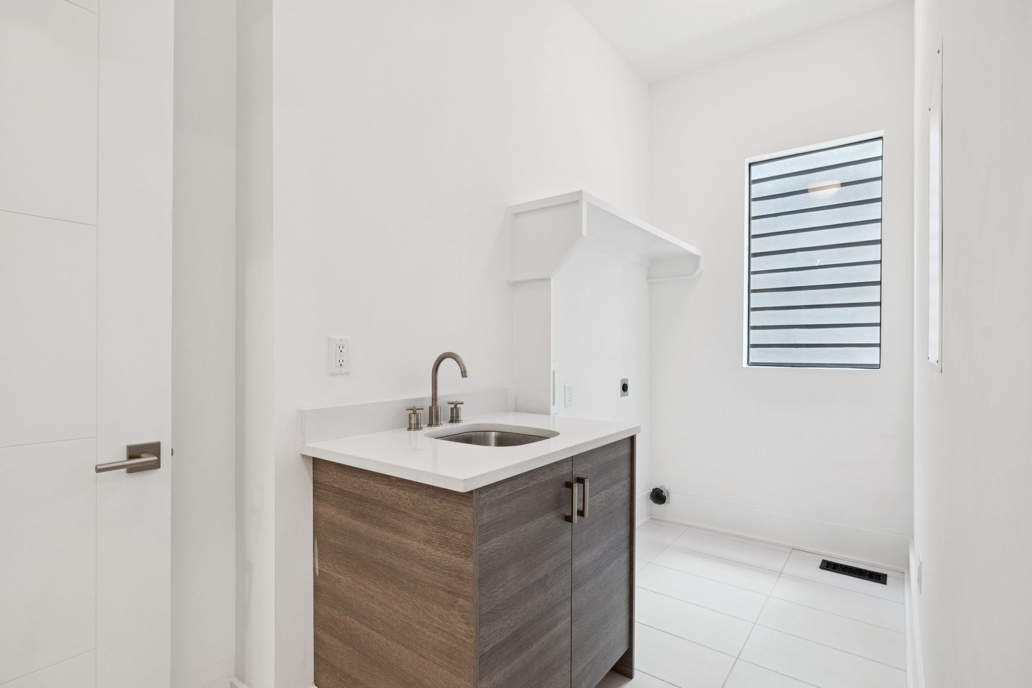 4506B Belmont Park Ter