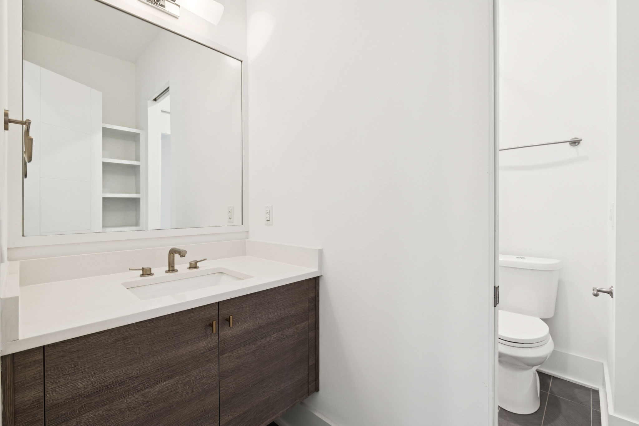 4506B Belmont Park Ter
