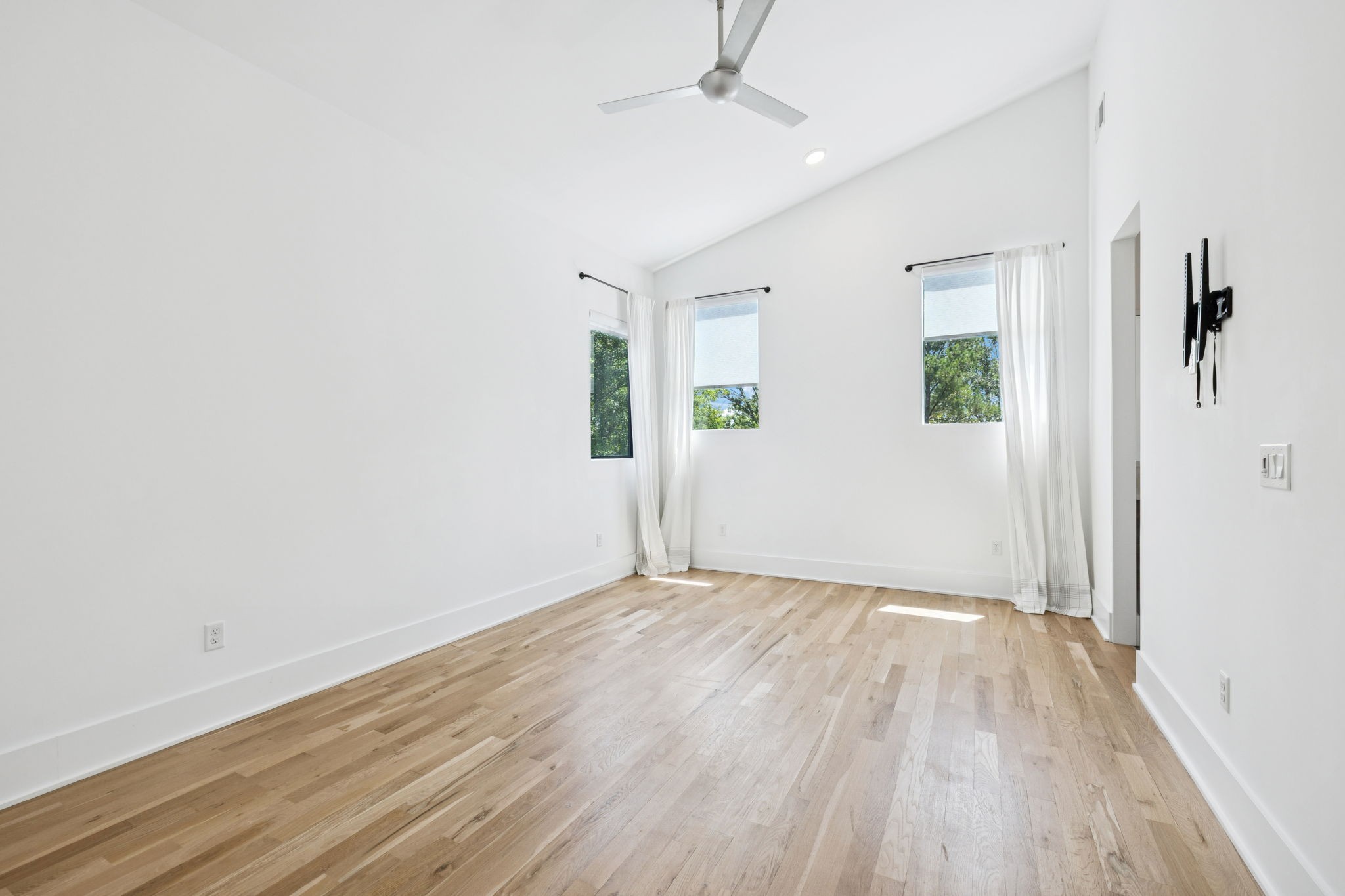 4506B Belmont Park Ter