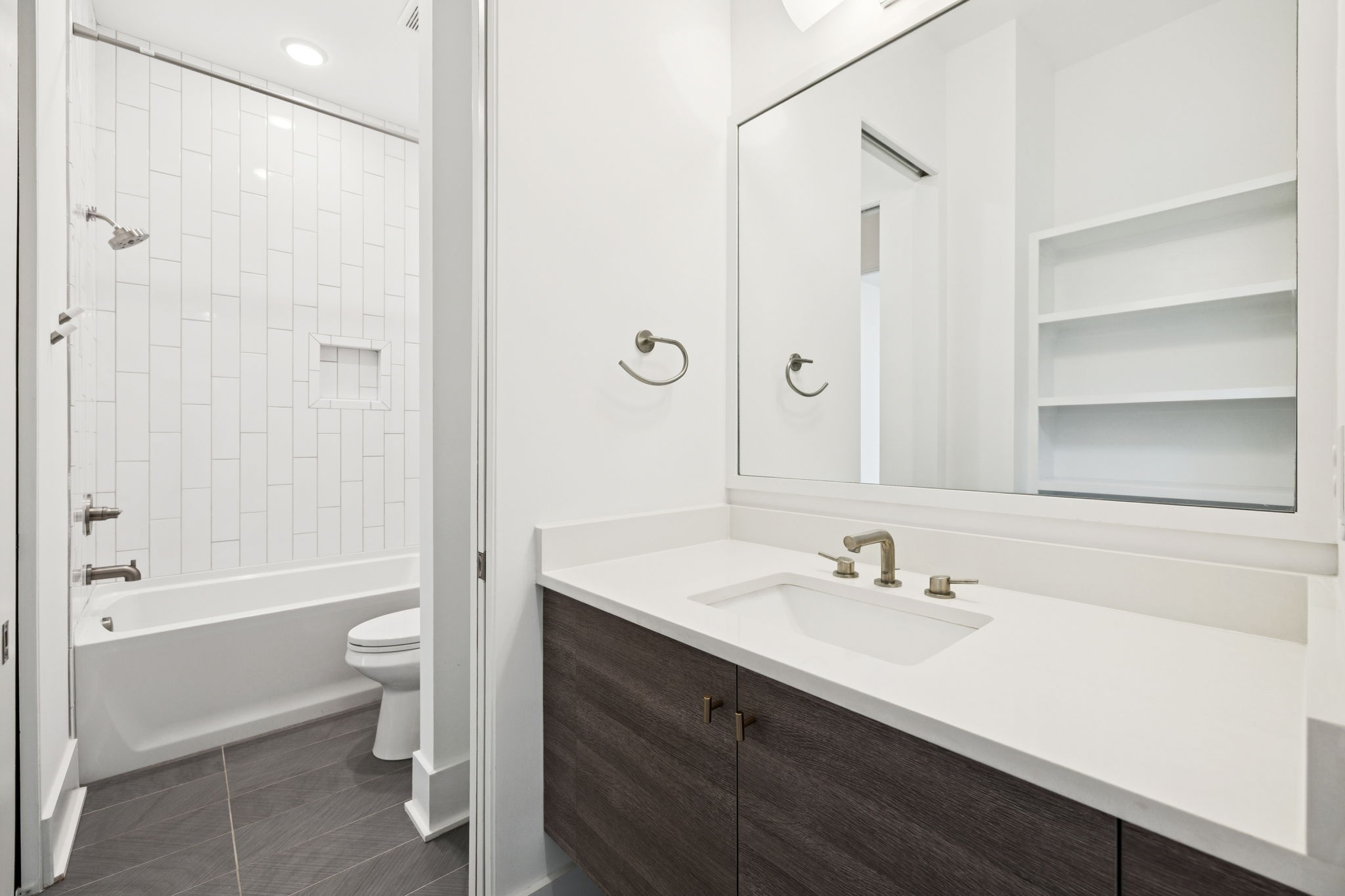 4506B Belmont Park Ter