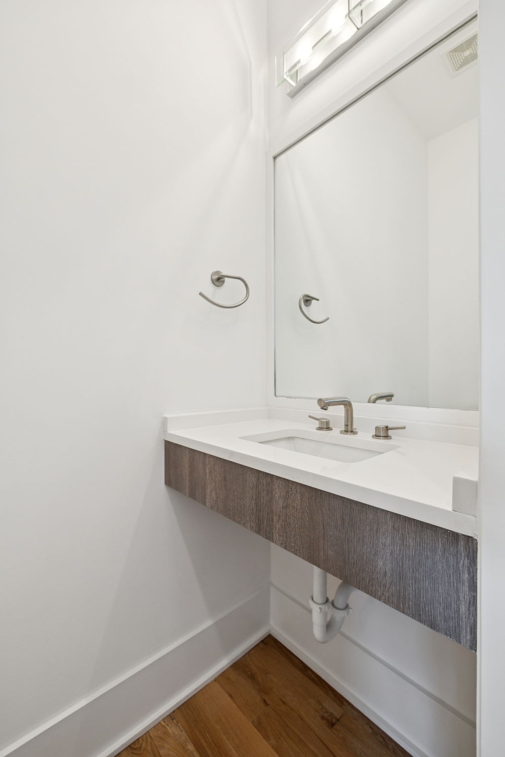 4506B Belmont Park Ter