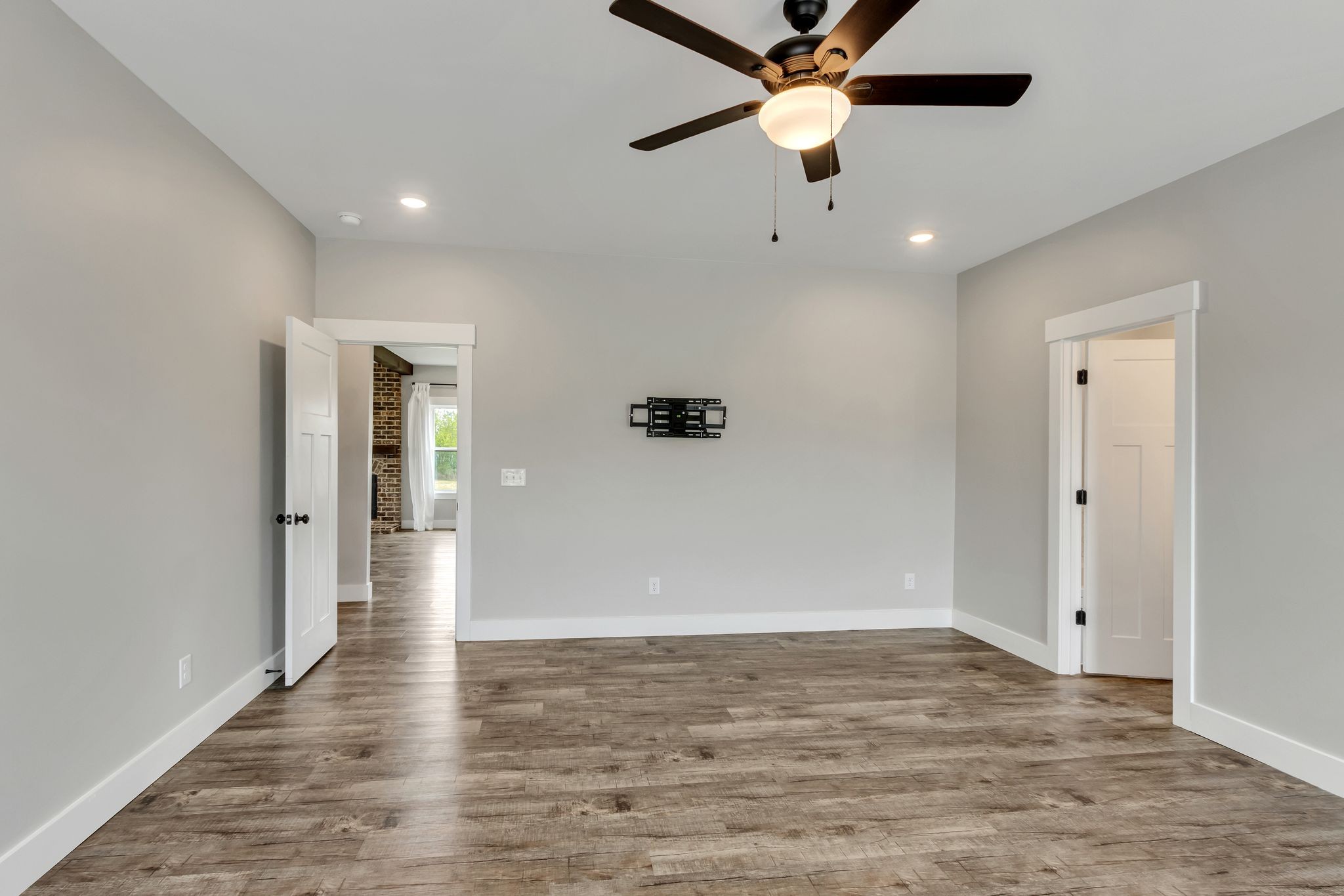210 Deer Creek Ln