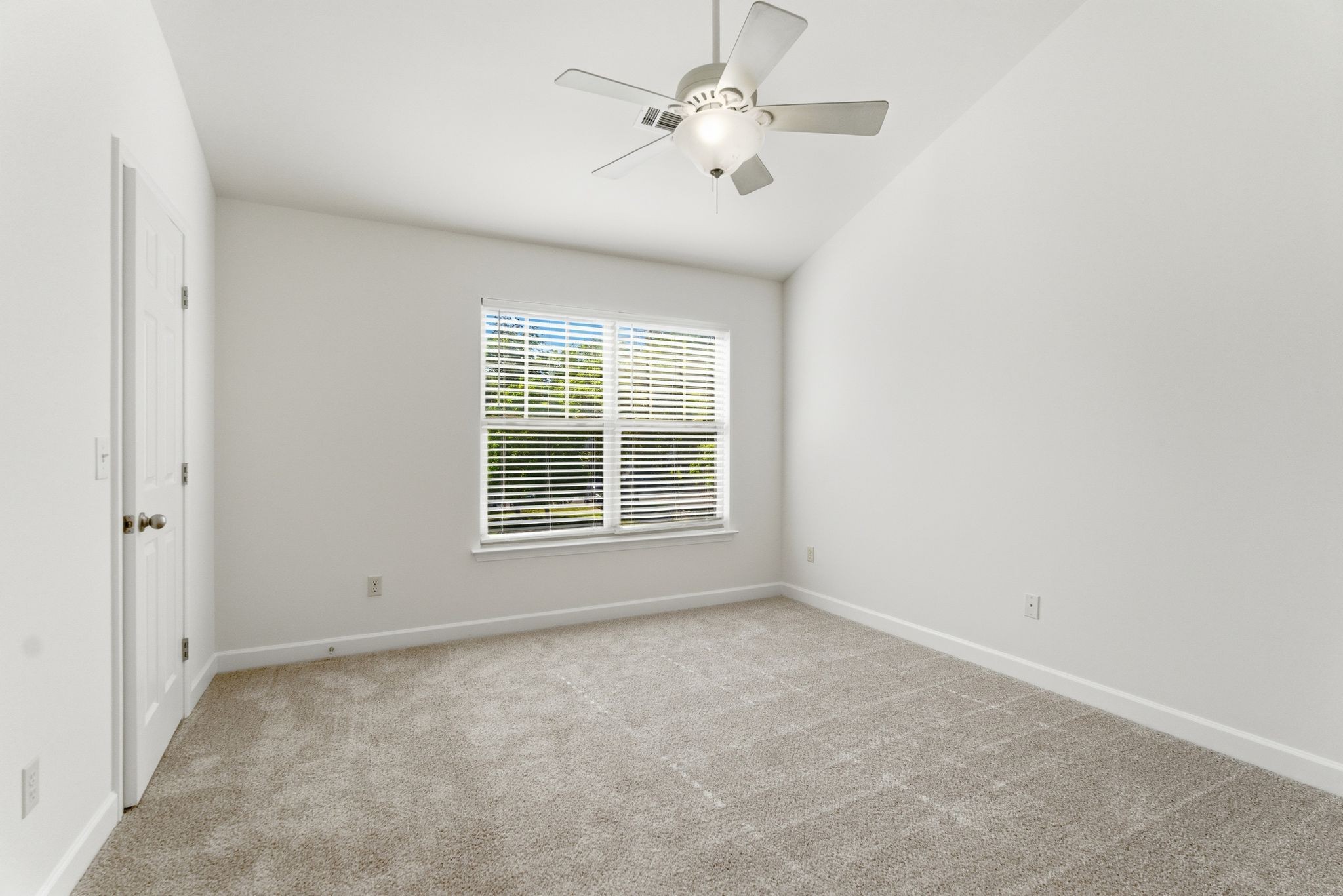 105 4th Ave Unit: 404