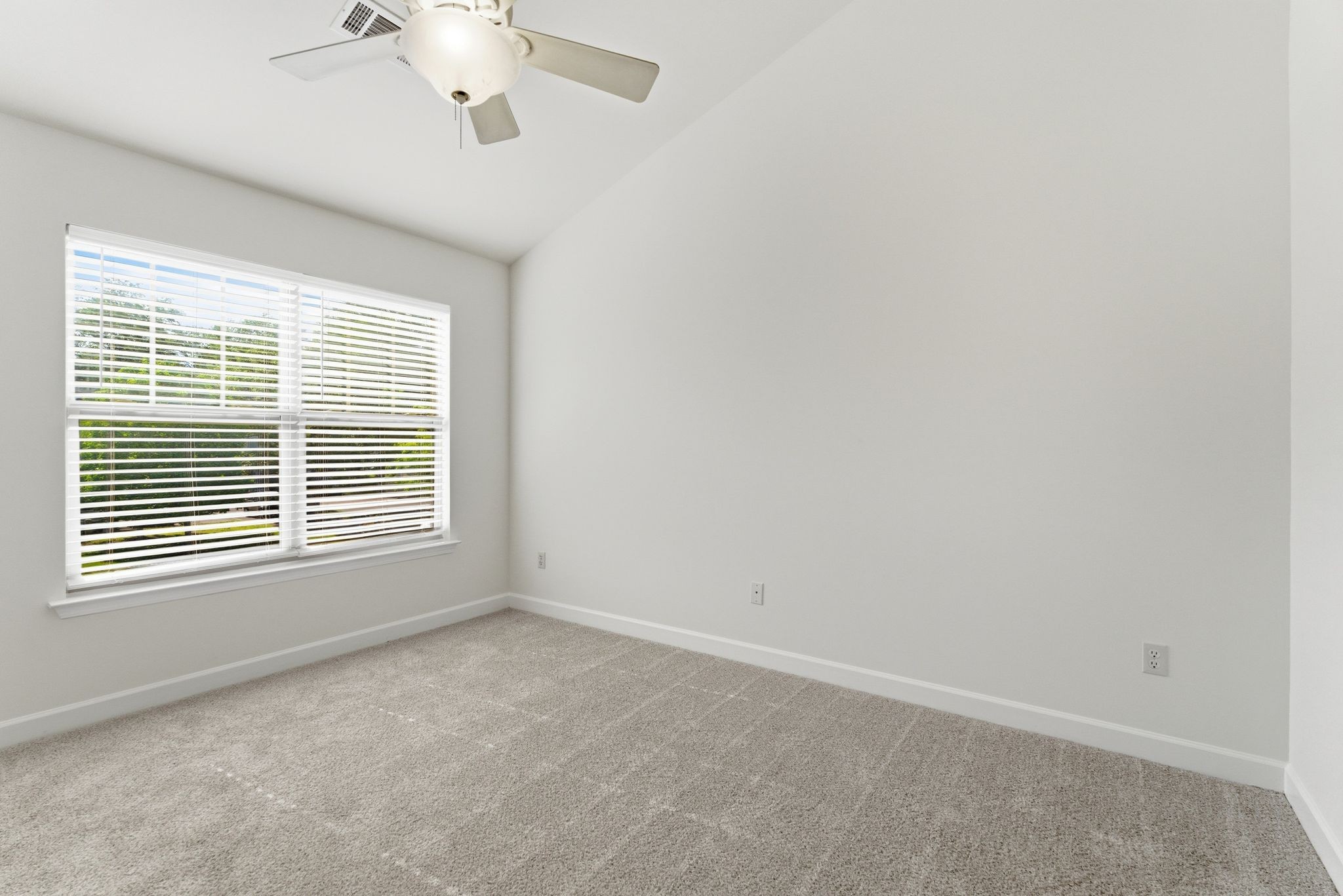 105 4th Ave Unit: 404