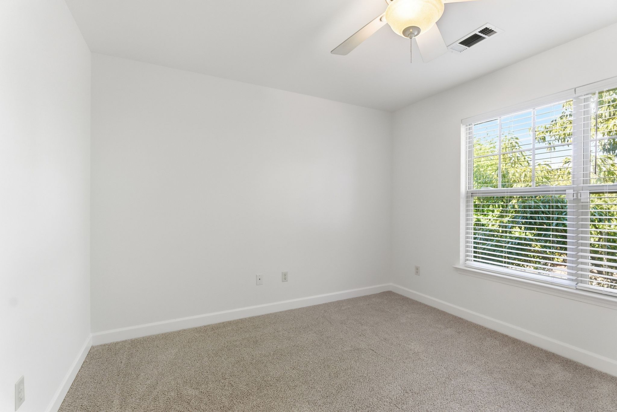 105 4th Ave Unit: 404