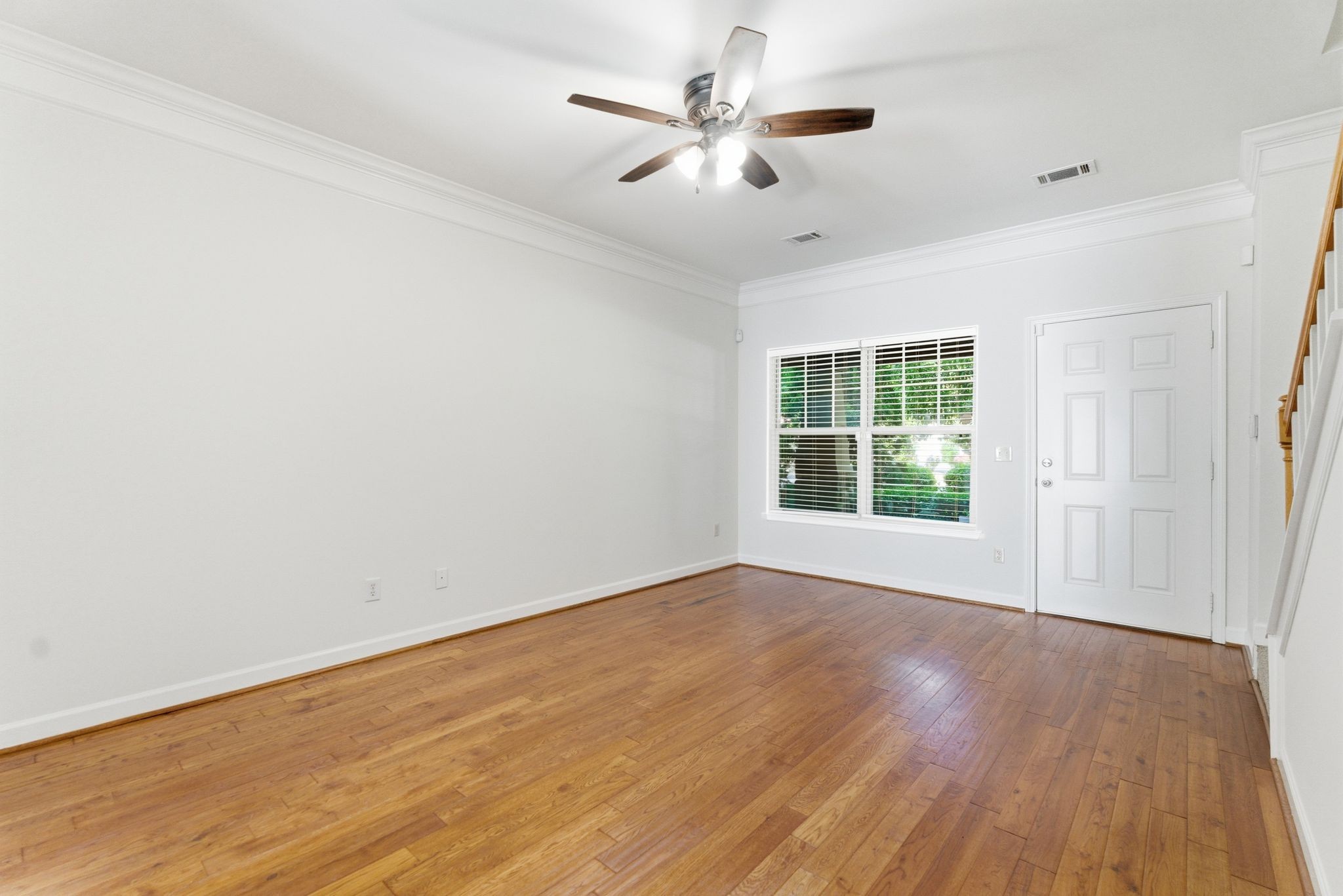 105 4th Ave Unit: 404