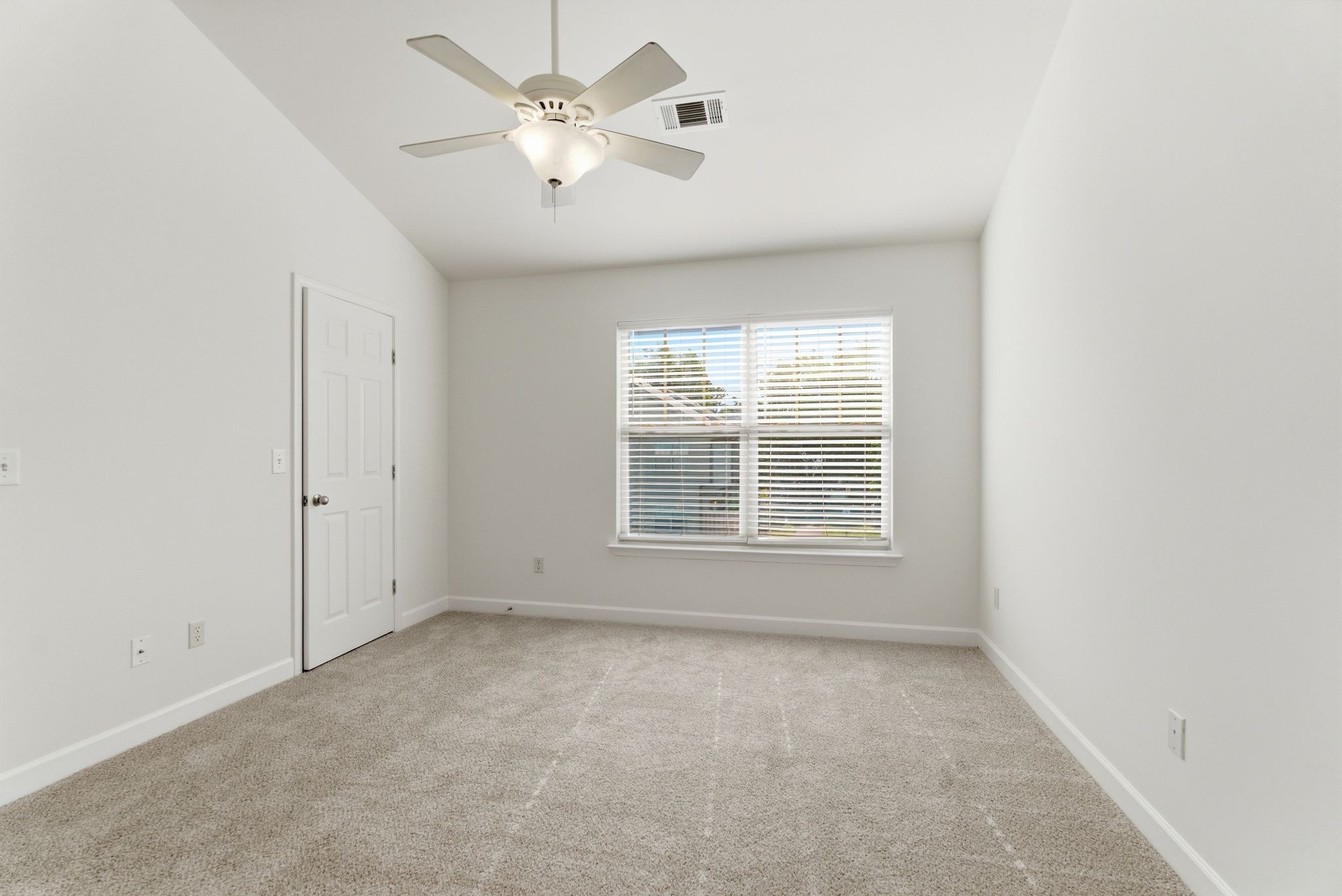 105 4th Ave Unit: 404