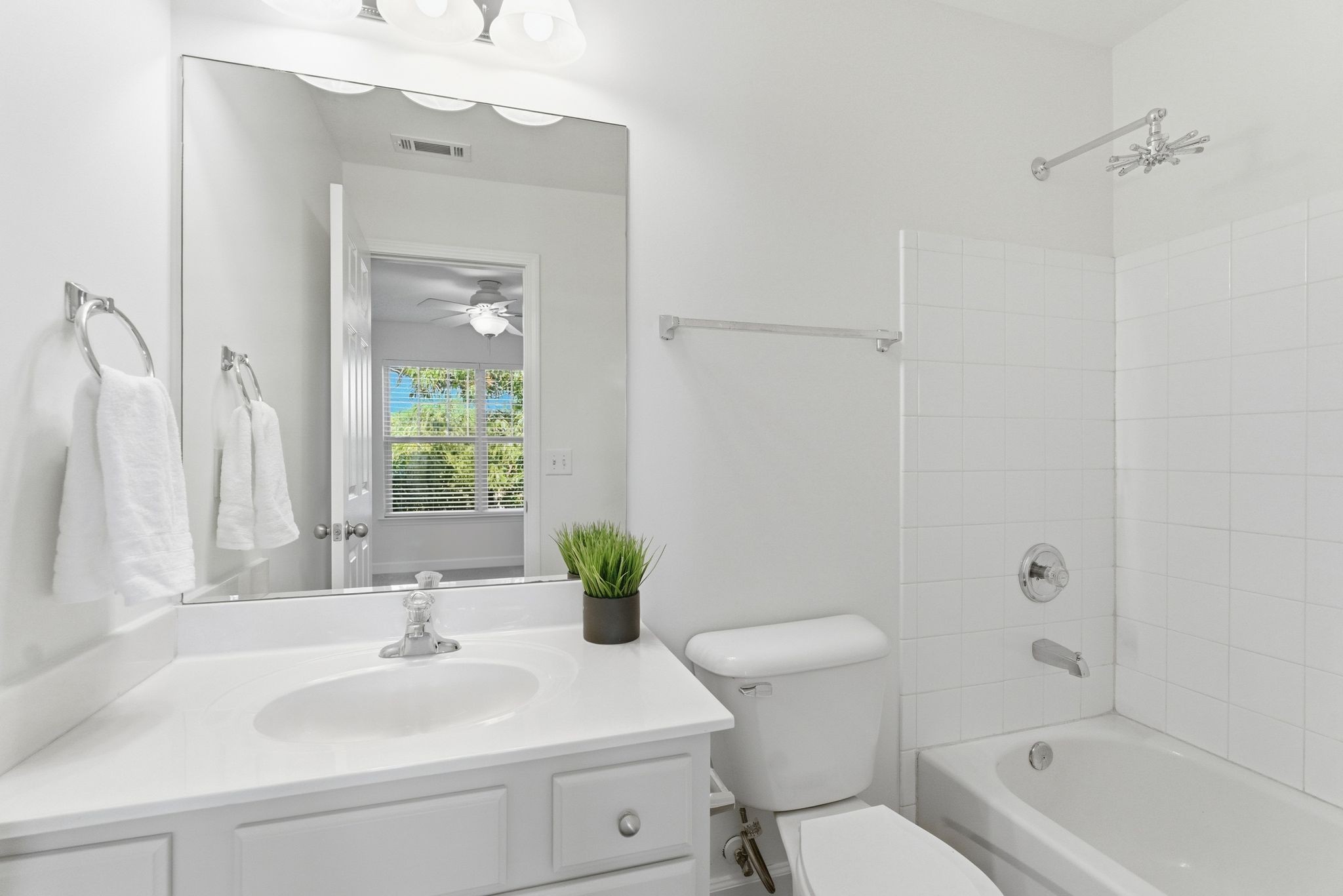 105 4th Ave Unit: 404