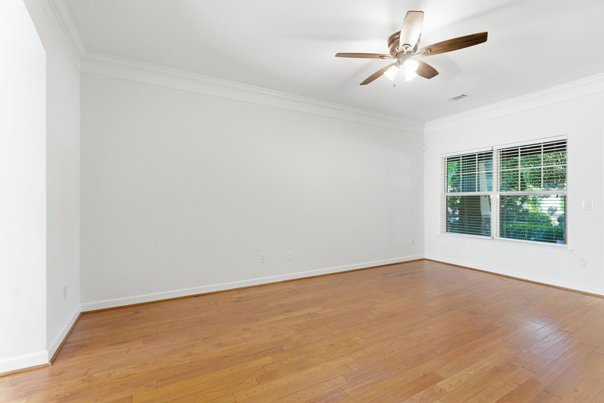 105 4th Ave Unit: 404