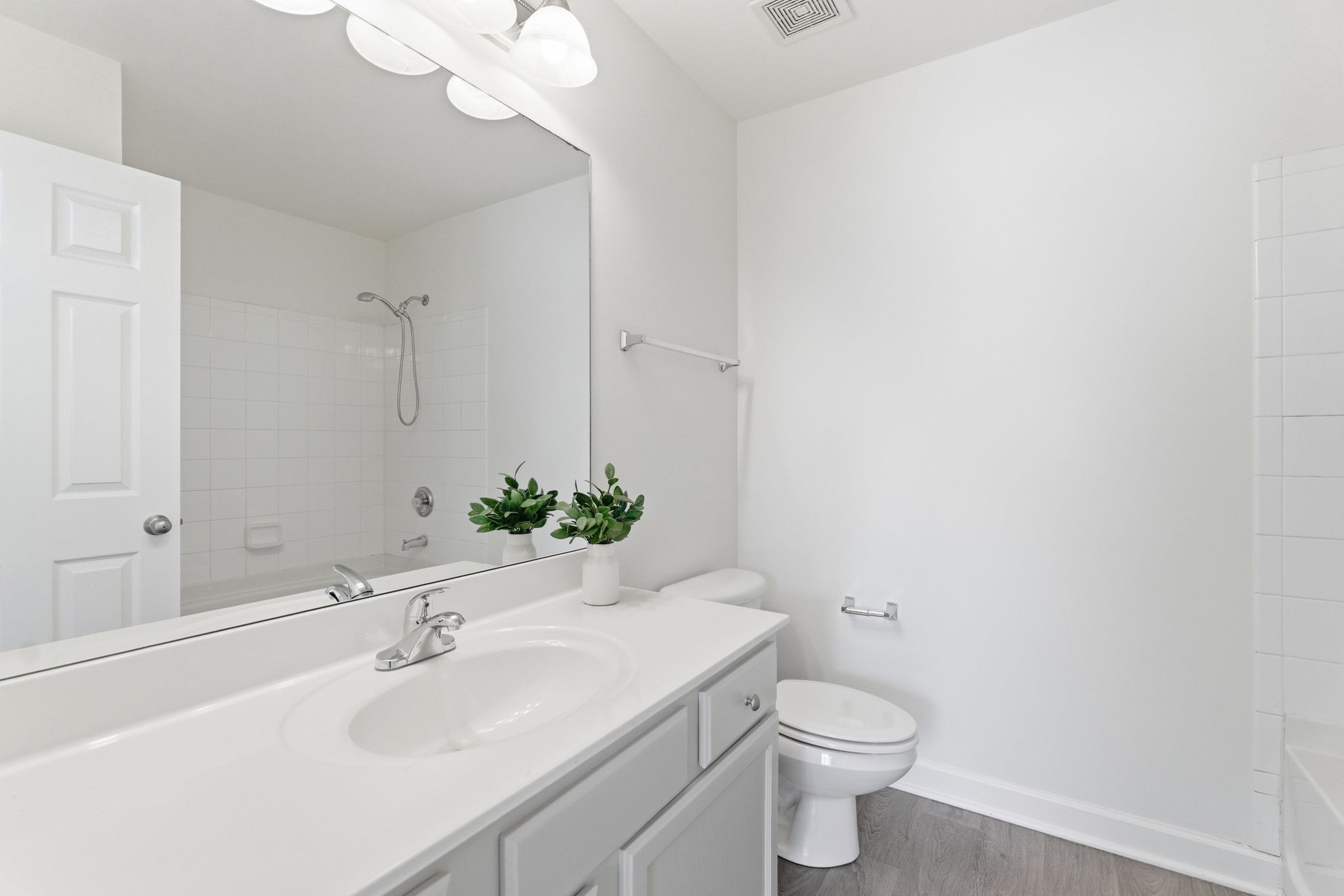 105 4th Ave Unit: 404