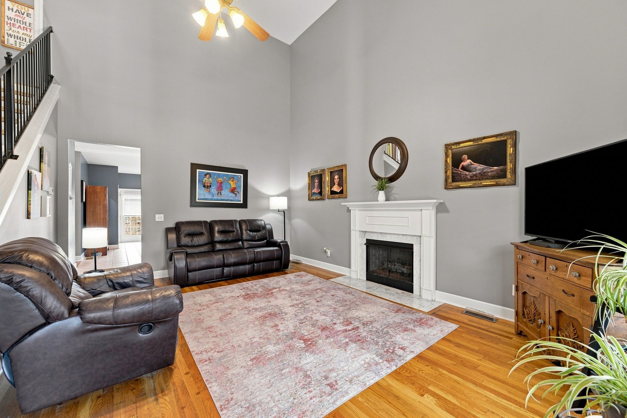 812 Renaissance Ave