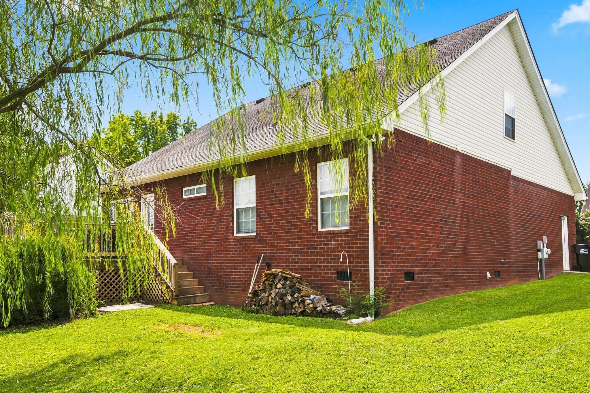 812 Renaissance Ave