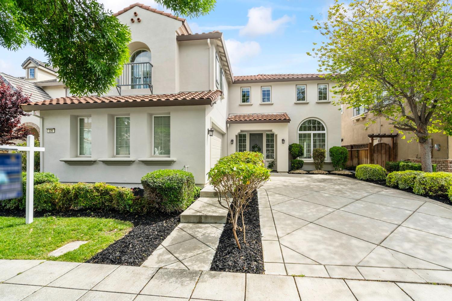 226 S Vista Hermosa Street