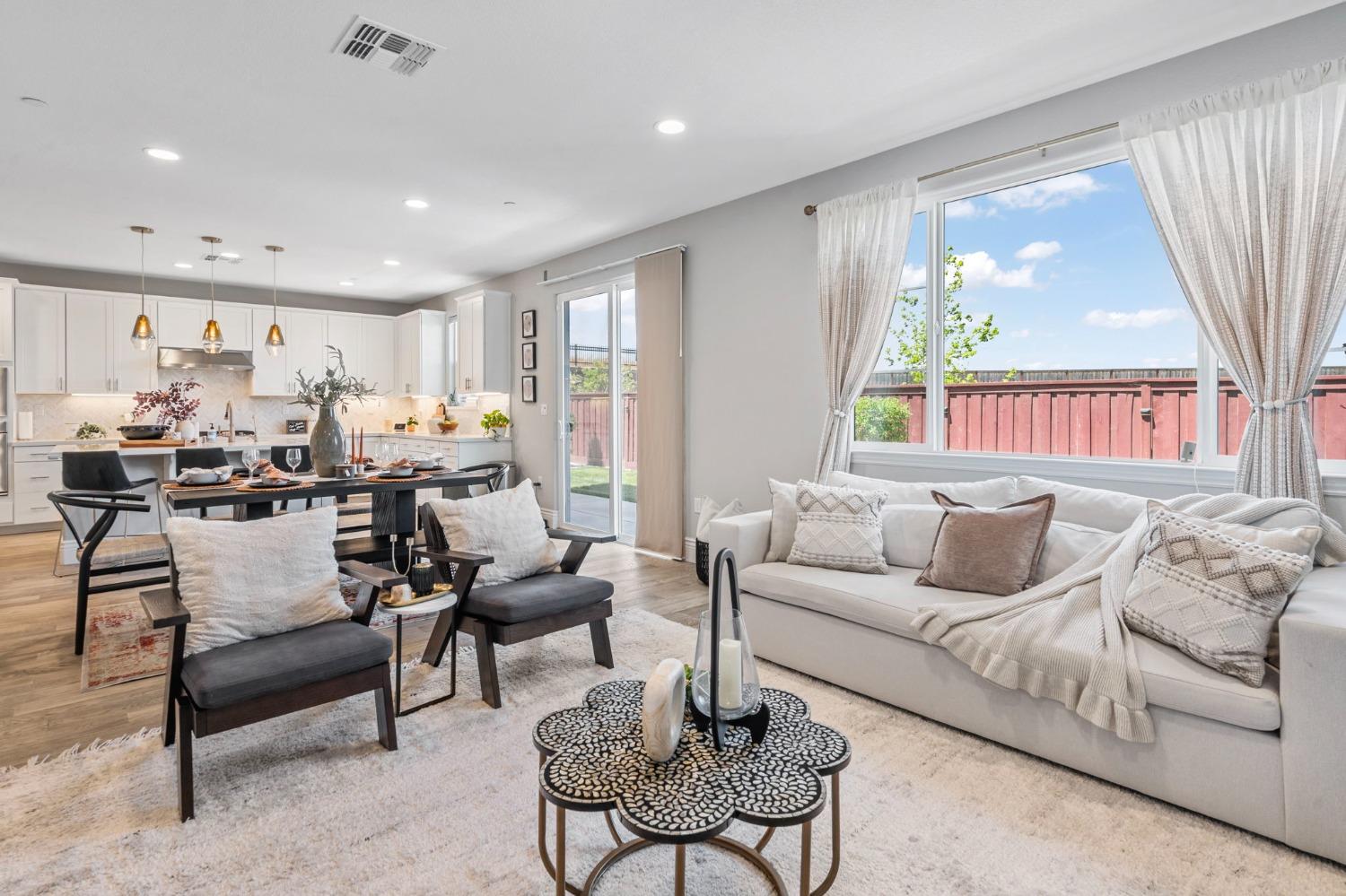 1927 S Bloembergen Lane