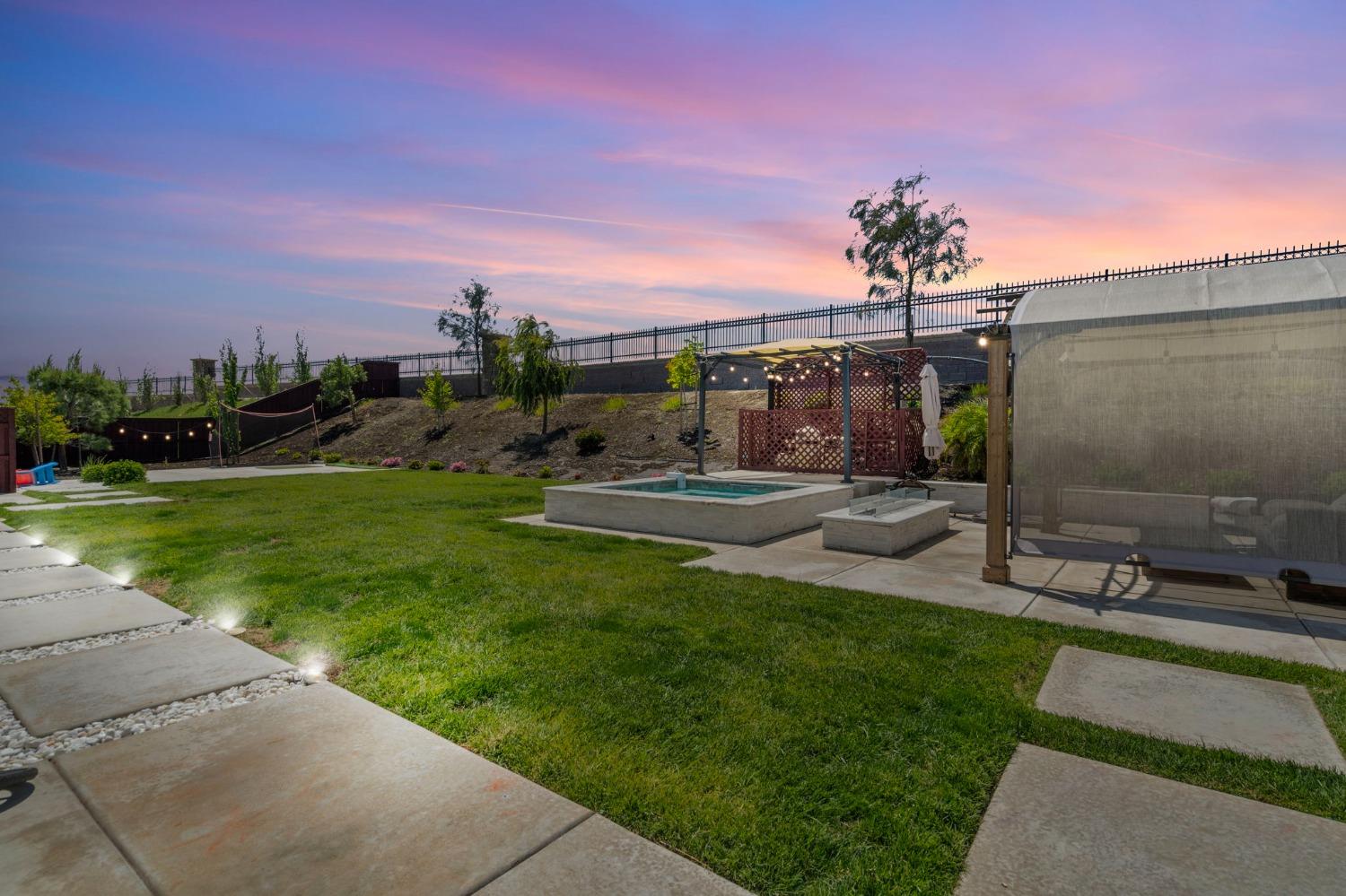 1927 S Bloembergen Lane