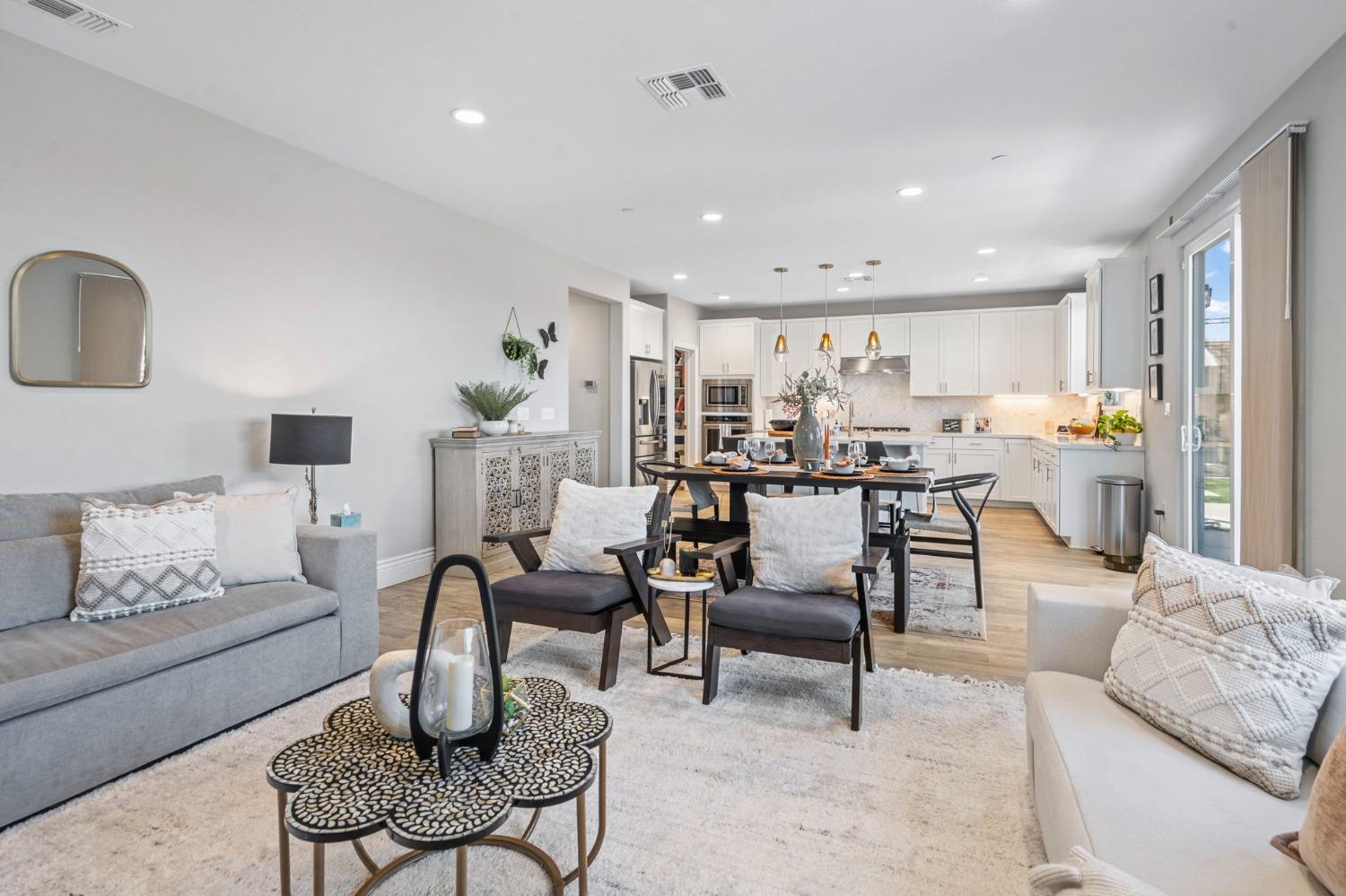 1927 S Bloembergen Lane