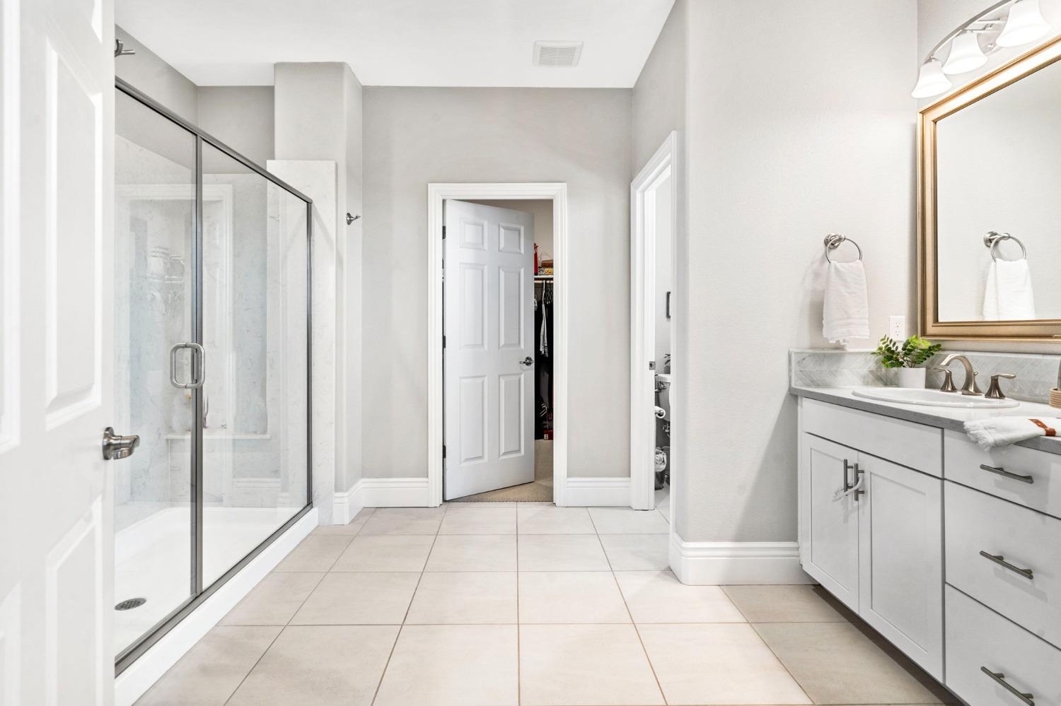 1927 S Bloembergen Lane