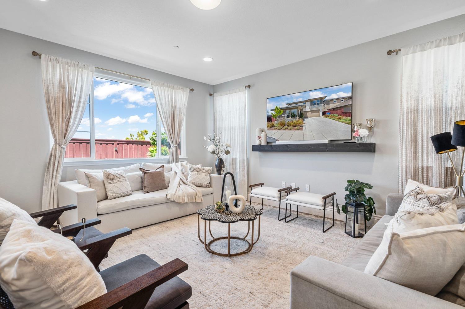 1927 S Bloembergen Lane