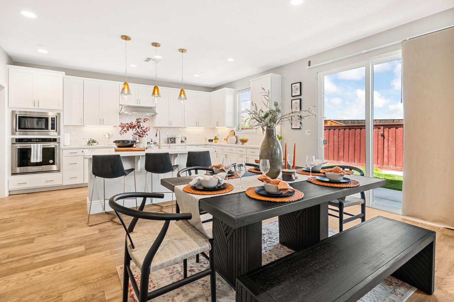 1927 S Bloembergen Lane