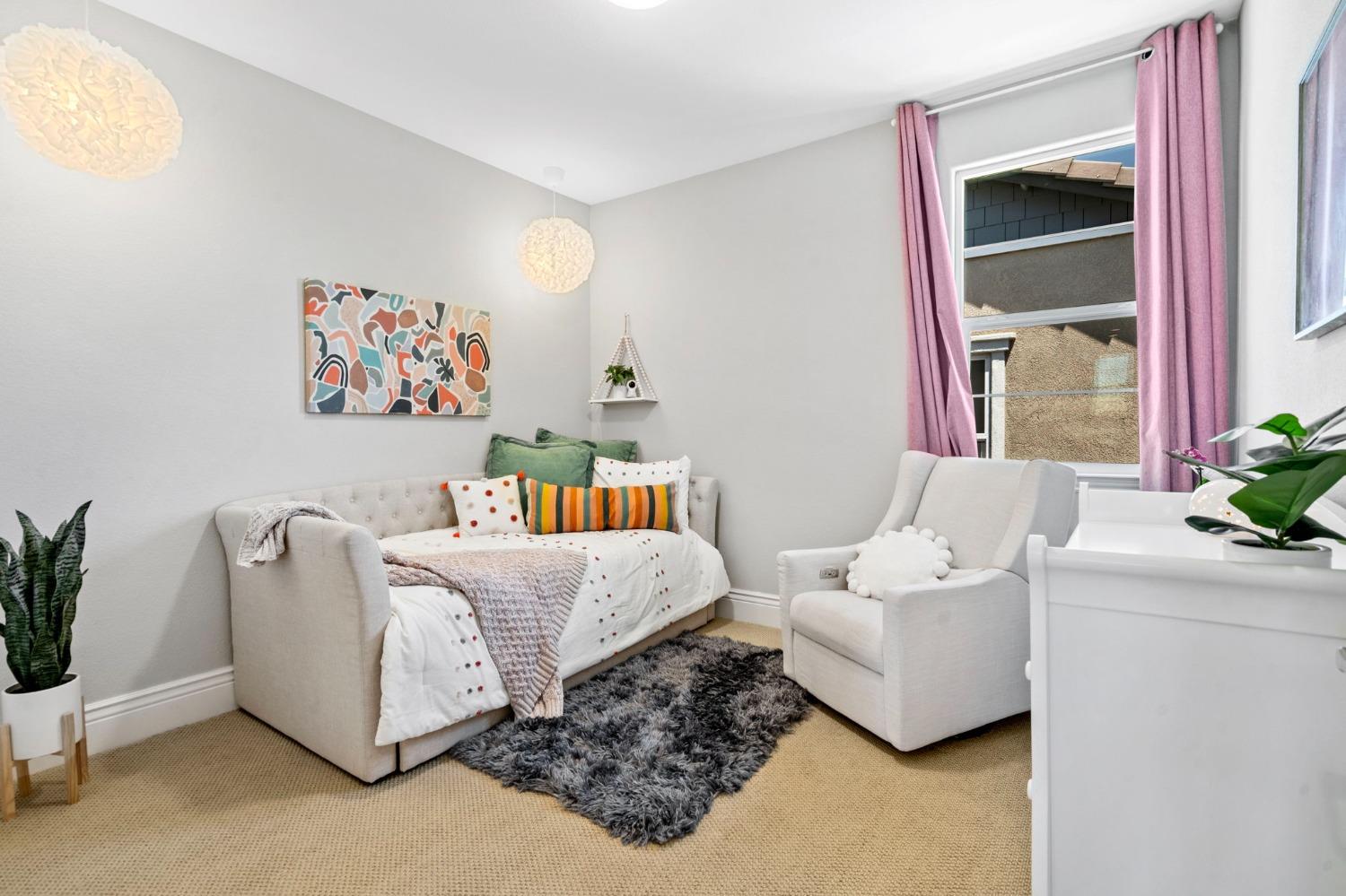 1927 S Bloembergen Lane