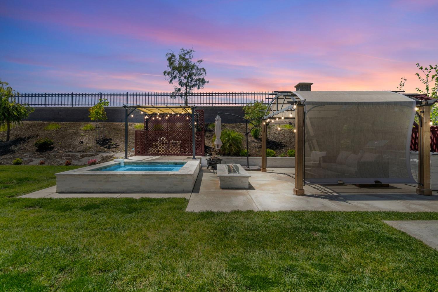 1927 S Bloembergen Lane